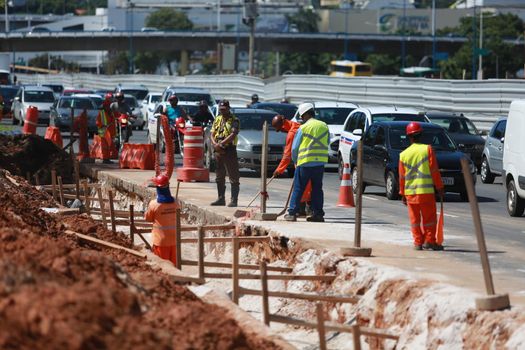 salvador, bahia / brazil - may 6, 2015: Workers work together to traffic vehicles on Avenida Antonio Carlos Magalhaes in works to expand the subway of Salvador.