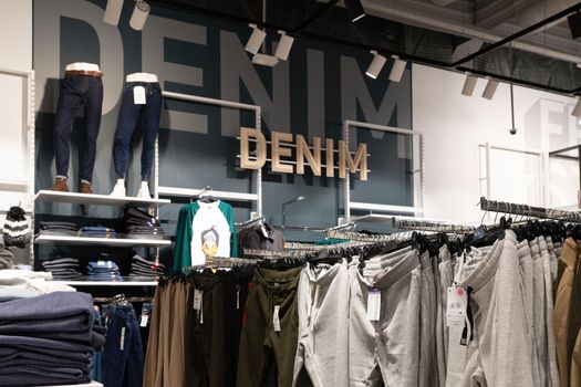 a wide range of jeans clothing Youth in the shopping center, promotional offers concert.