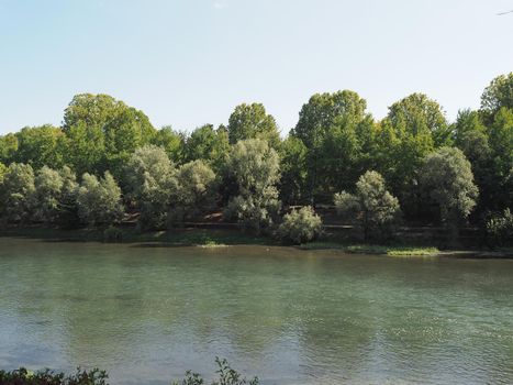 Fiume Po translation River Po in Turin, Italy