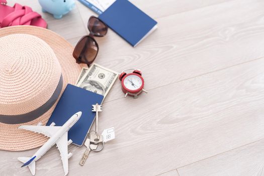 dollars, piggy bank, alarm clock, hat, glasses. Time to go on holiday. Things for summer trip