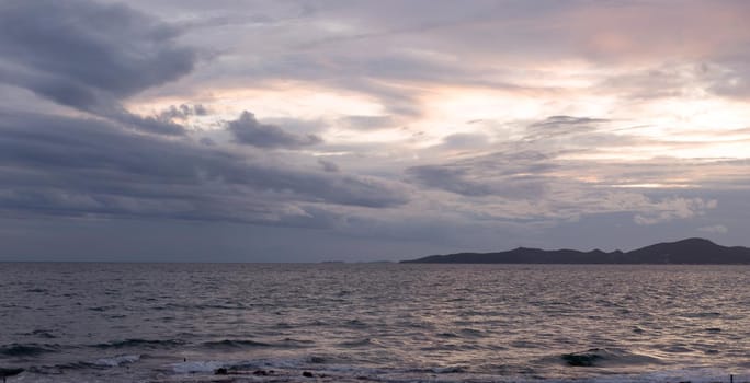 Calm sea with sunset sky with cloud