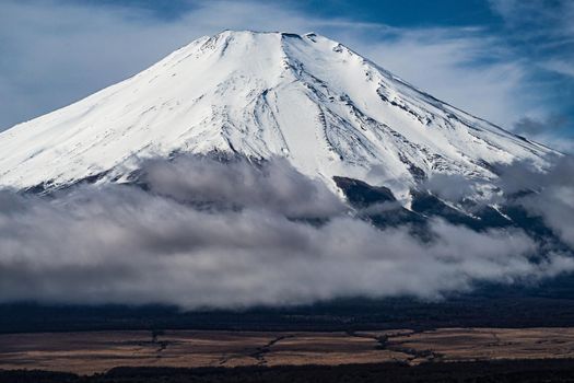 Mt. Fuji and magnificent sky (shooting from Lake Yamanaka). Shooting Location: Yamanaka Yamanashi Prefecture
