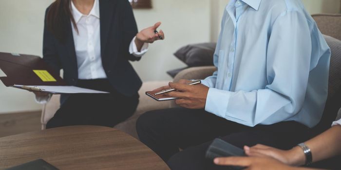 A Insurance agent explain agreement contract to client before sign contract.