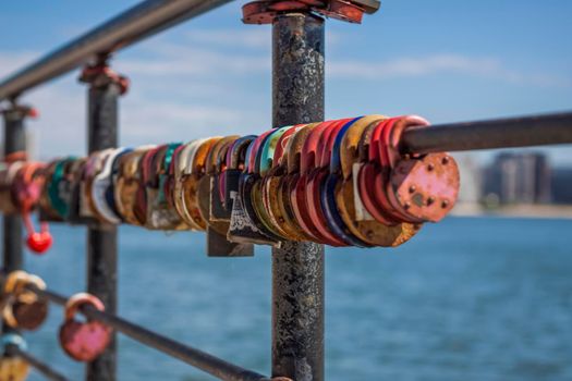 A heart-shaped door lock, a symbol of love and fidelity with a lake in the background, hangs on the fence of the bridge. The heart-shaped castle symbolizes loyalty and love.