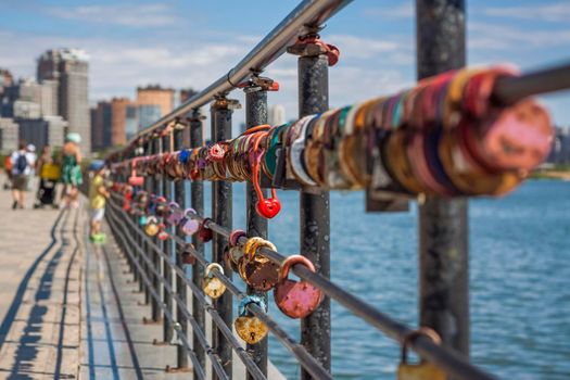 A heart-shaped door lock, a symbol of love and fidelity with a lake in the background, hangs on the fence of the bridge. The heart-shaped castle symbolizes loyalty and love.