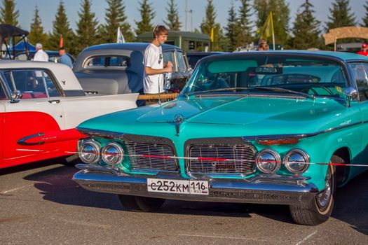 2022-08-12 Tatarstan, Verkhneuslonsky district, village. Savino. Resort town "Sviyazhsky hills". Kazan Festival of Historical Technology. Retro cars.