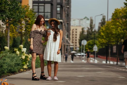 Two tourists with a phone on a city street