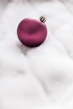 Gift decor, New Years Eve and happy celebration concept - Purple Christmas baubles on white fluffy fur backdrop, luxury winter holiday design background