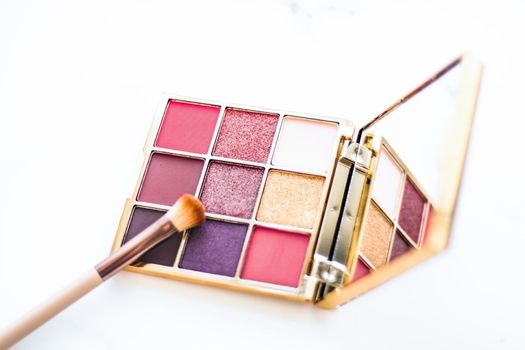 Cosmetic branding, fashion blog and glamour set concept - Eye shadow palette swatches on marble background, make-up and eyeshadows cosmetics product for luxury beauty brand and holiday flatlay design