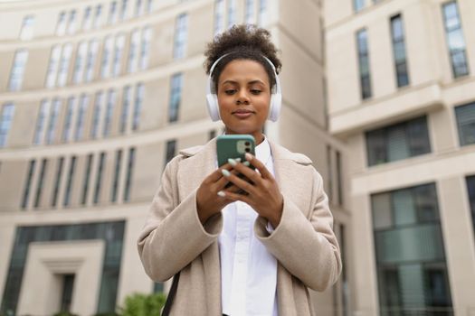 african american woman Expert of an insurance company with a mobile phone against the background of a business center.