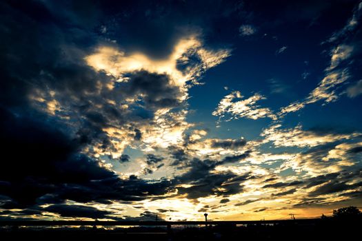 Rikuibori and Autumn sky at dusk (Tachikawa City). Shooting Location: Tachikawa City, Tokyo