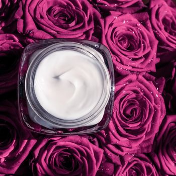 Luxe cosmetics, branding and anti-age concept - Face cream skin moisturizer on pink roses flowers, luxury skincare cosmetic product on floral background as beauty brand holiday flatlay design