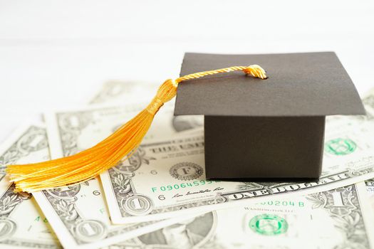 Graduation gap hat on US dollar banknotes money, Education study fee learning teach concept.