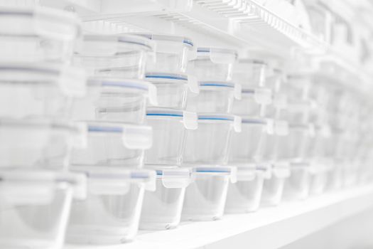 Reusable food containers. Containers for storing food. Responsible use of resources. Transparent plastic food storage containers.