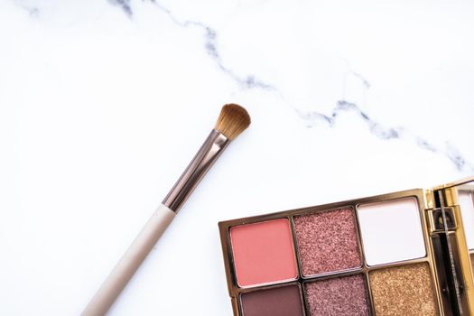 Cosmetic branding, fashion blog and glamour set concept - Eye shadow palette swatches on marble background, make-up and eyeshadows cosmetics product for luxury beauty brand and holiday flatlay design