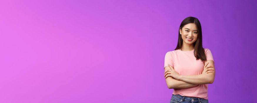 Assertive good-looking female entrepreneur young girl starting own business, feel encouraged, confidently smiling, cross arms chest, talking llively friends, stand purple background joyful.