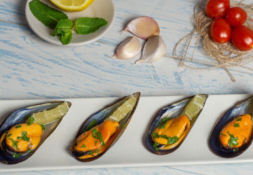 mussels with lemon with a vegetable base