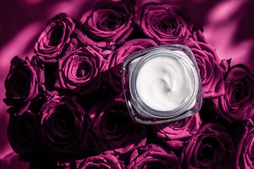 Luxe cosmetics, branding and anti-age concept - Face cream skin moisturizer on pink roses flowers, luxury skincare cosmetic product on floral background as beauty brand holiday flatlay design