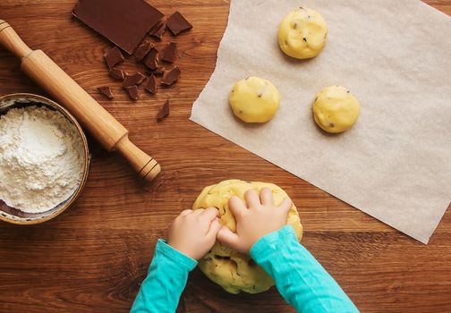 Pastry, cakes, cook their own hands. Selective focus Nature