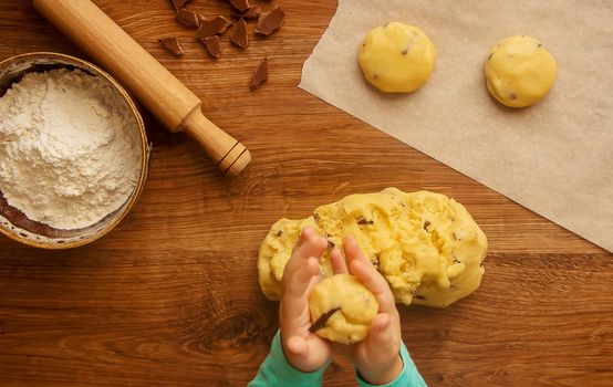 Pastry, cakes, cook their own hands. Selective focus Nature