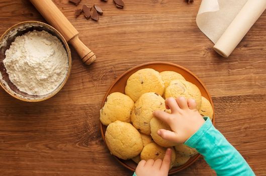 Pastry, cakes, cook their own hands. Selective focus Nature