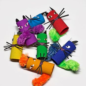 Paper cats made out of toilet rolls in the colors of the rainbow