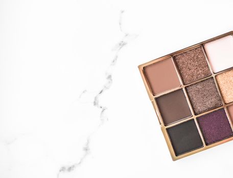 Cosmetic branding, fashion blog and glamour set concept - Eye shadow palette swatches on marble background, make-up and eyeshadows cosmetics product for luxury beauty brand and holiday flatlay design