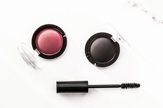 Cosmetic branding, blog and girly concept - Eyeshadows, black liner and mascara on marble background, eye shadows cosmetics as glamour make-up products for luxury beauty brand, holiday flatlay design