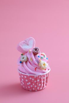 cupcake isolated in pink background