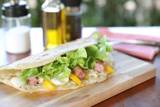 Italian cuisine , Piadina with sausage and cheese
