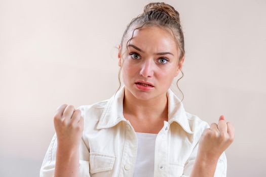 Woman, from the front, horizontal plane showing signs of anger.