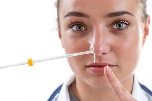 Pedagogy-Sterile in close-up held by the woman doctor to explain to her patient the principle of foctioning.