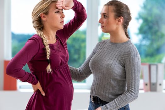 Young pregnant woman who get dizzy in the workplace