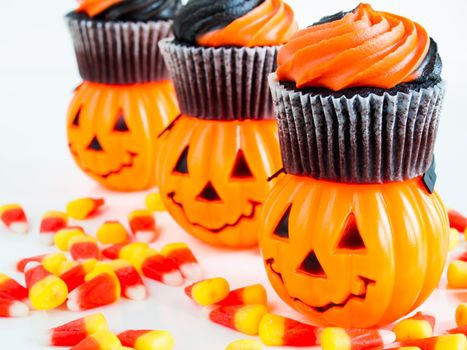 Halloween cupcakes decorated with black and orange swirled icing.