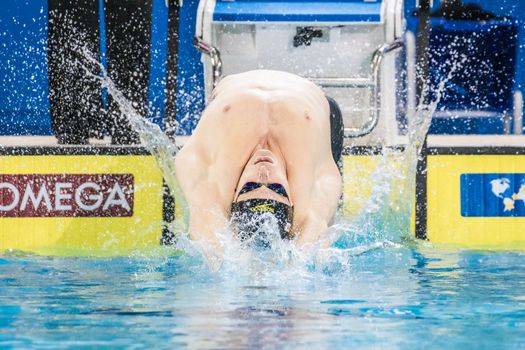 MELBOURNE, AUSTRALIA - DECEMBER 16: Ryan Murphy (USA) on his way to winning the Men's 50m Backstroke final on day four of the 2022 FINA World Short Course Swimming Championships at Melbourne Sports and Aquatic Centre on December 16, 2022 in Melbourne, Australia