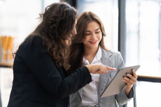 Business advisers are gathering to assess and debate the issue as it appears on the financial report. Financial counselor, investment consultant, and accounting concept.