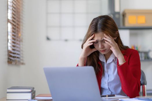 asian woman thinking hard concerned about online problem solution looking at laptop screen, worried serious asian businesswoman focused on solving difficult work computer task..