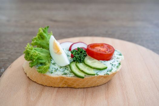 bread with salad, vegetables and egg.