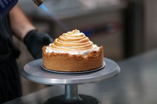 shortcrust cake with lemon curd and key lime meringue