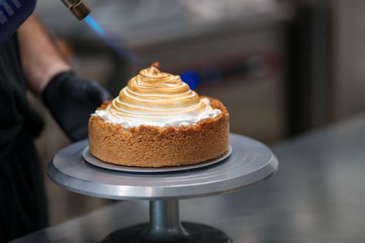 shortcrust cake with lemon curd and key lime meringue