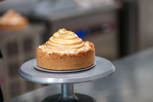 shortcrust cake with lemon curd and key lime meringue