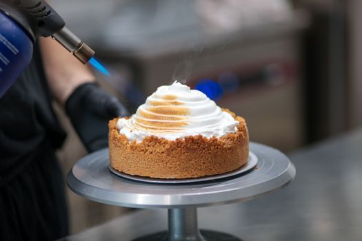 shortcrust cake with lemon curd and key lime meringue