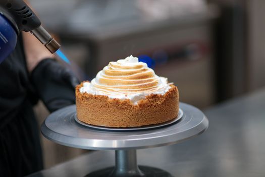 shortcrust cake with lemon curd and key lime meringue