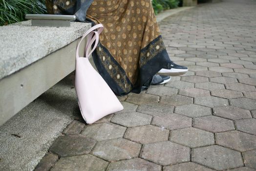 women left her hand bag on the beach,