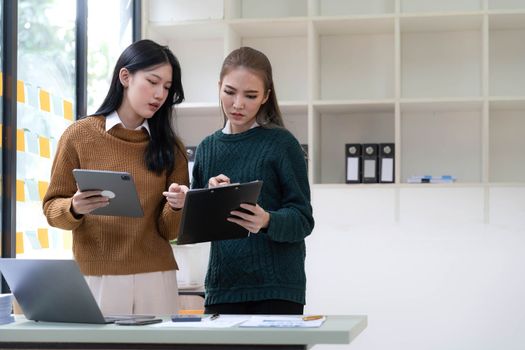 team asian woman thinking hard concerned about online problem solution looking at laptop screen, worried serious asian businesswoman focused on solving difficult work computer task..