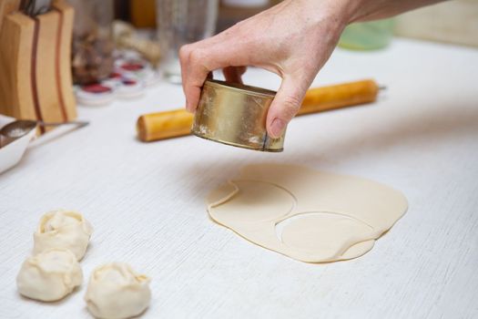 Cooking process. Manti is a very popular recipe in most cuisines, similar to dumplings made from pork, beef, lamb in the countries of the South Caucasus, Georgia, Russia, Afghanistan, and Central Asia in general