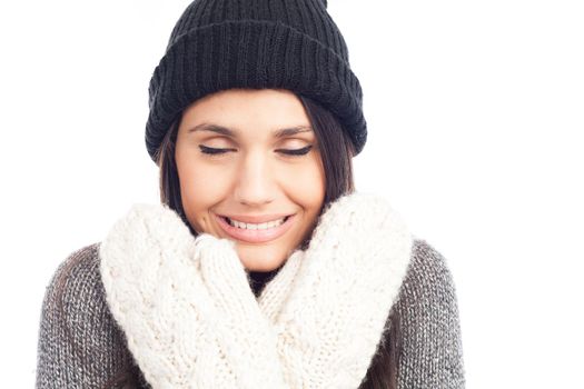 pretty brunette woman with a woolen hat a sweater and gloves that has cold