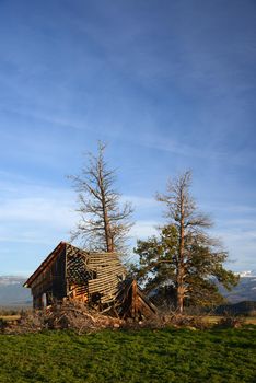 an abandonned house with blue sky near Mount Shasta, northern california