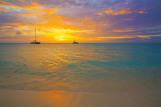 Secluded turquoise beach in idyllic Aruba, Caribbean Blue sea, Duth Antilles