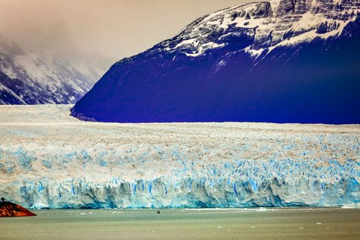 Dramatic Perito Moreno Glacier and ice floe, Lake Argentina, Patagonia, El Calafate